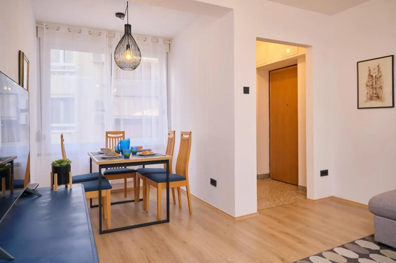 Bacci Central 2-Bedroom Apartment By Litto Сплит