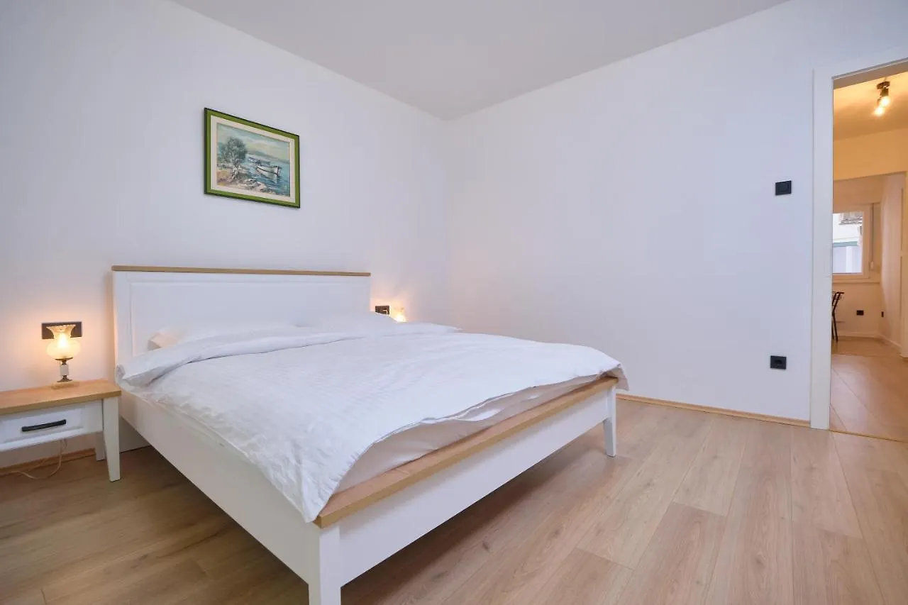 Bacci Central 2-Bedroom Apartment By Litto Сплит