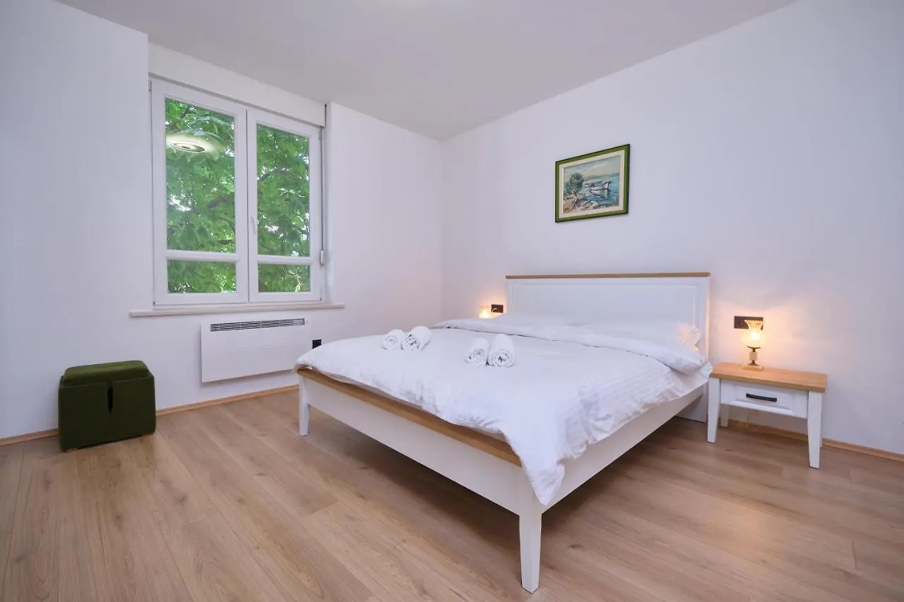 Bacci Central 2-Bedroom Apartment By Litto Split