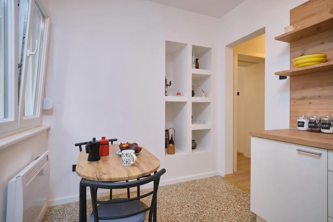 Bacci Central 2-Bedroom Apartment By Litto Сплит