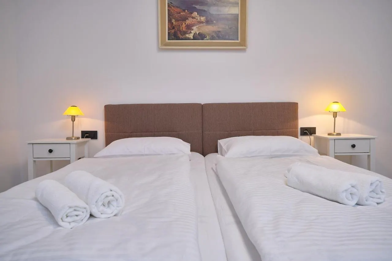 Bacci Central 2-Bedroom Apartment By Litto Split