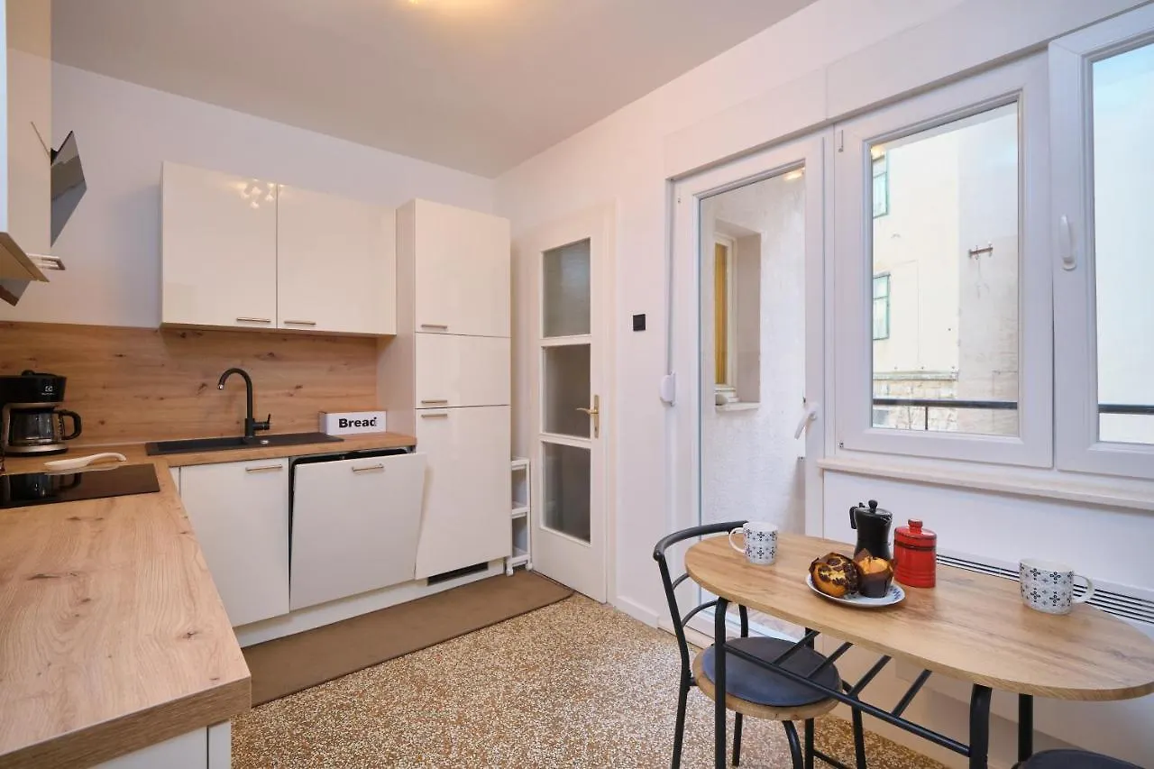 Bacci Central 2-Bedroom Apartment By Litto Split 0*,